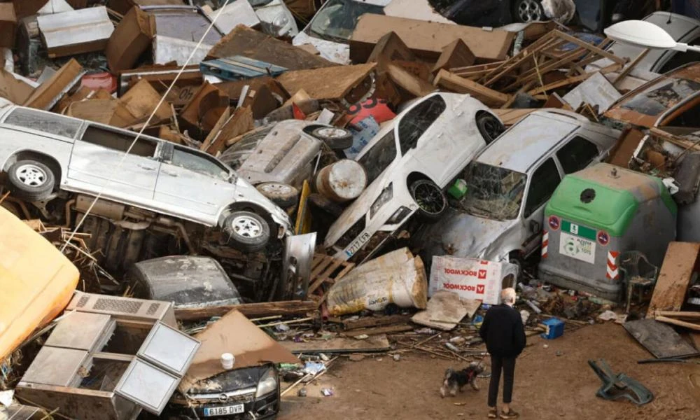 Ισπανία: Κλειστοί δρόμοι, ακυρώσεις πτήσεων και κραυγές διαμαρτυρίας - Συναγερμός για σφοδρές βροχοπτώσεις στην Βαρκελώνη